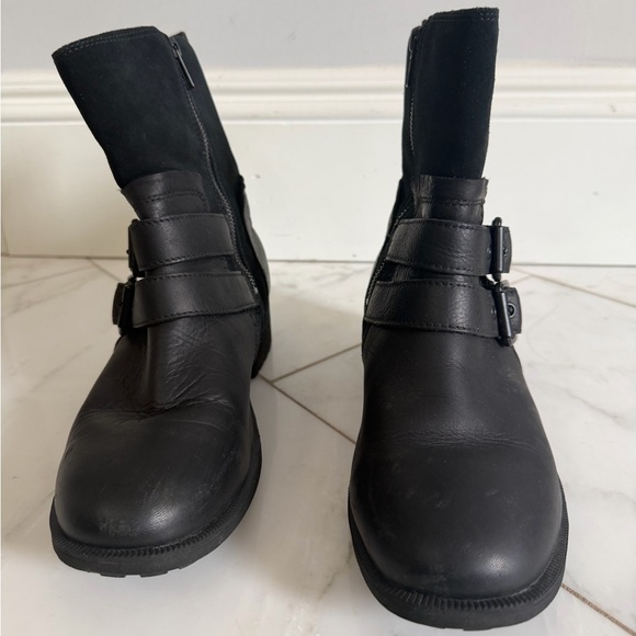 UGG Australia Wilde Combat Moto Black Leather MidTop Buckle Zip Boot Women’s 9.5 - Picture 3 of 10